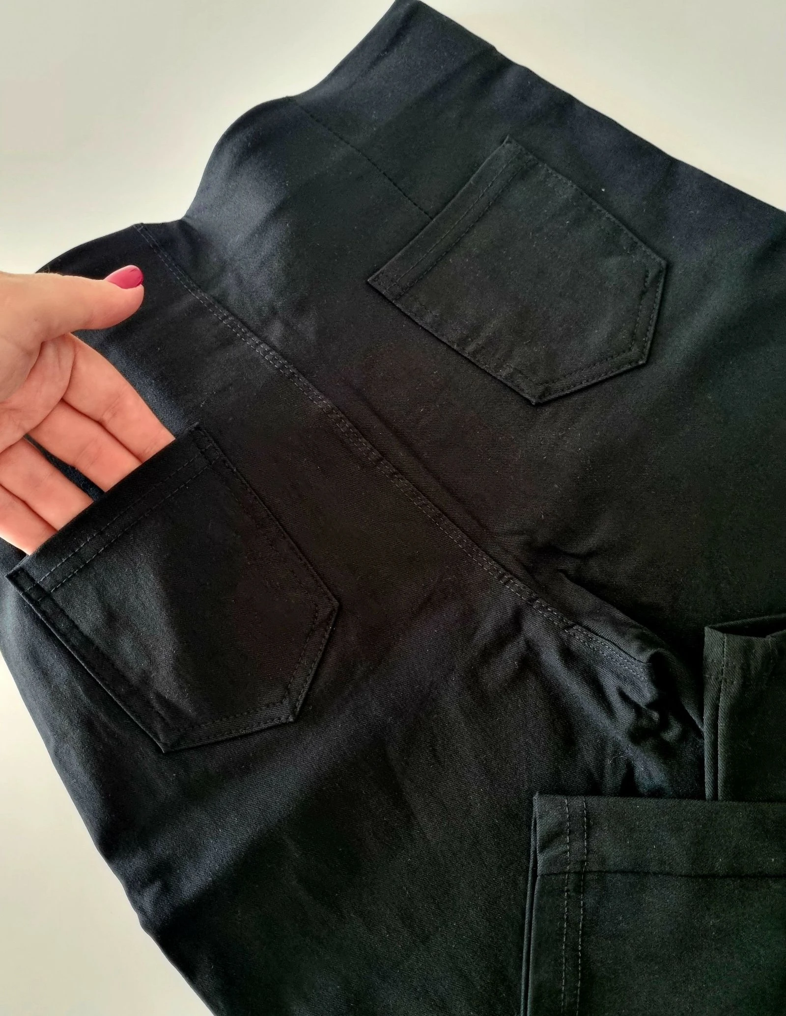 Calças/leggings pretas, com 8 botões dourados à frente. M – photo 4